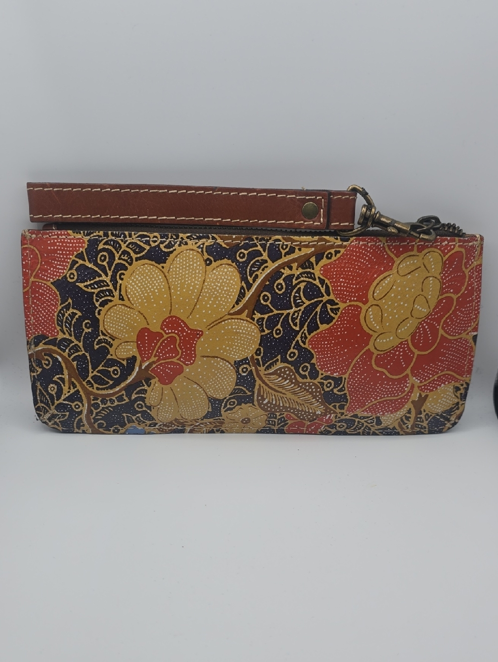 Patricia Nash Floral Red & Gold Batik Wristlet Clutch/Phone Holder (EUC)✨️💐✨️